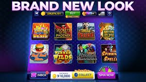 Pengguna dewasa membaca slot16 di ponsel